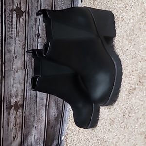 SODA ORIGAMI ~ WOMEN LUG SOLE MID HEEL FASHION ANKLE BOOTIE W/DOUBLE ELA…